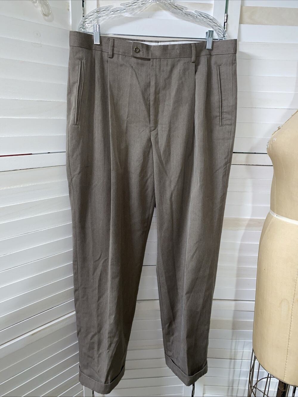 Braggi by Louis Raphael Men’s Pants 38x32 Pleated Cuffed Dress Slacks Khaki